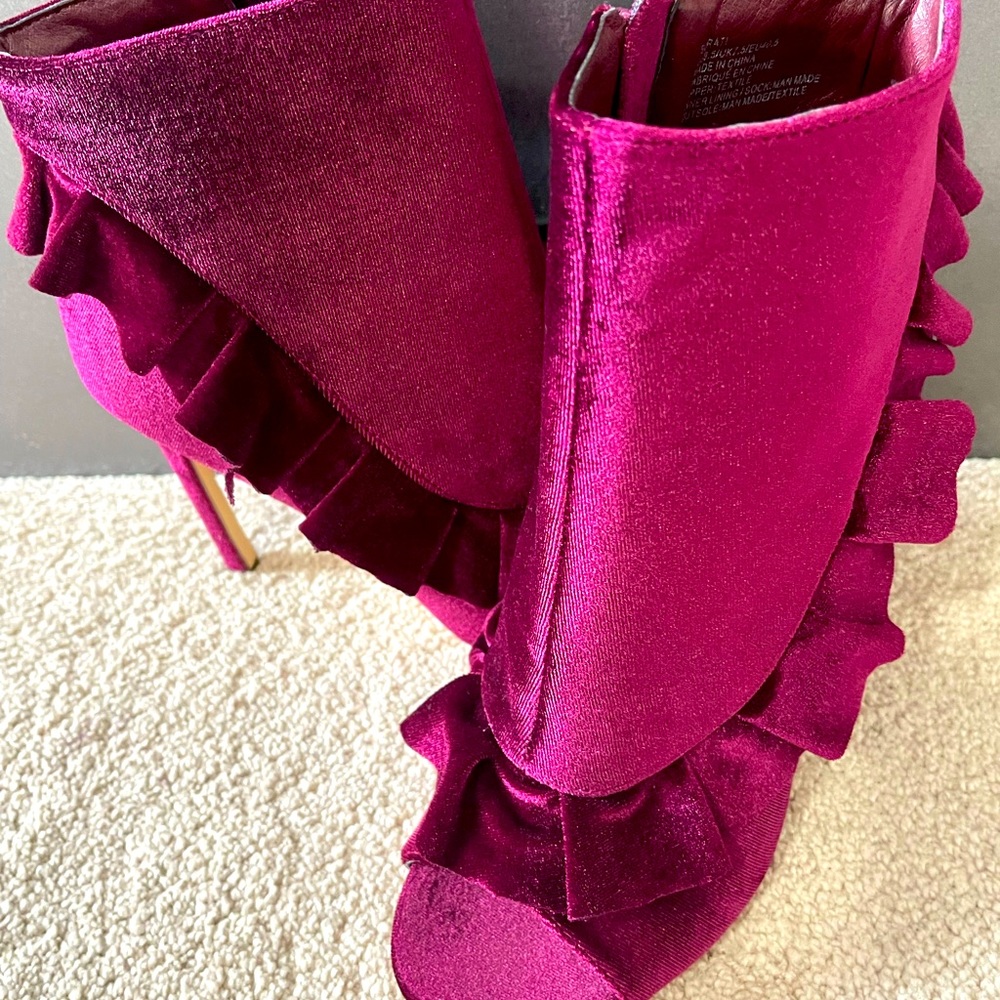 Really nice JustFab ankle booties